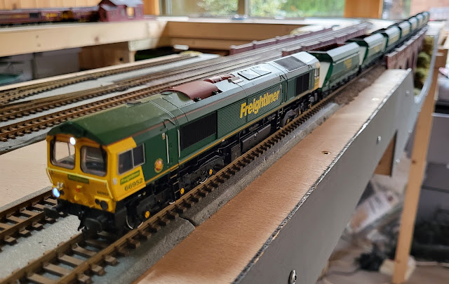 Bachmann Class 66 in Freightliner livery