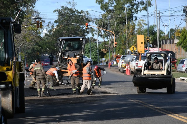 Azcué recorrió las Obras de bacheo que se realizan en la ciudad