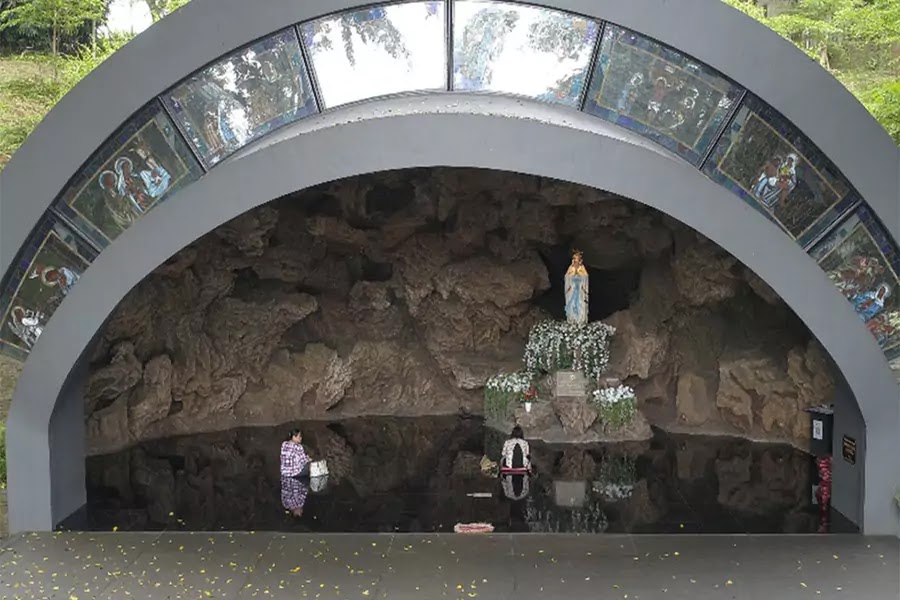 Merayakan Peningkatan Isa Almasih, Ini 5 Gua Maria Monumental di Indonesia untuk Rekreasi Religius