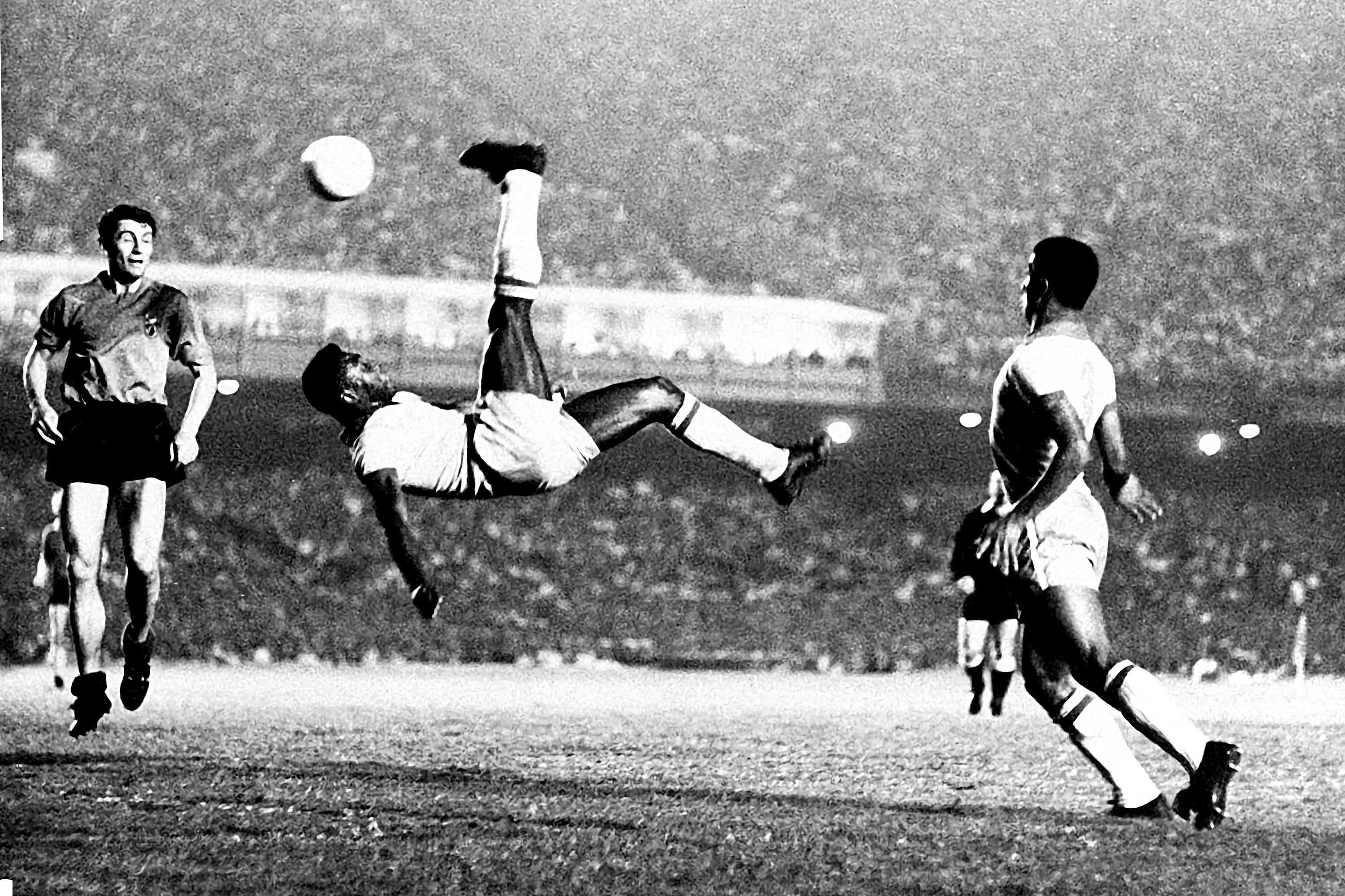 News Central - Hublot creates football history again - Pelé and Maradona  for once in a lifetime match
