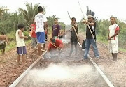 O trecho foi interditado ontem (2), por um grupo de índios Guajajara e . (indios)