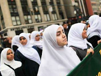 Pernyataan Heboh: Mayoritas Gadis Muslimah Inggris Siap di Poligami