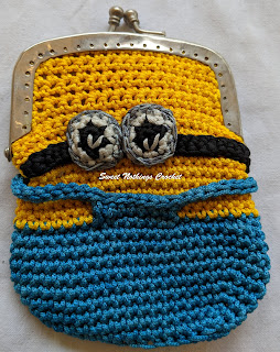 free crochet pattern, free crochet coin purse pattern, free crochet minion coin purse pattern, Shyama Nivas,sweetnothingscrochet, blogaday, spreadsmiles, purse yarn, Pradhan Embroidery stores, H P Art and Craft stores, lace crochet,bag pattern, minion,intermediate skill pattern,