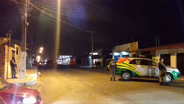 URGENTE – Assaltantes estão nesse momento dentro de lotérica com refém, cercados pela polícia, em Parnaíba.