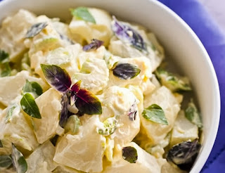 Salada de Batata com Mix de Manjericão (vegana)