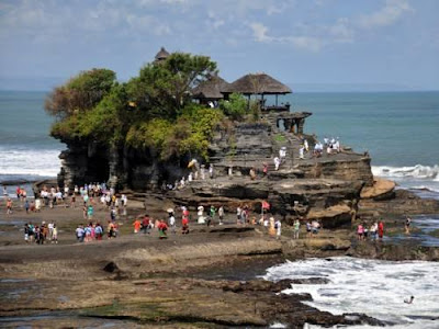 Berwisata menuju pulau bali sangat menyenangkan dan pulau bali atau juga di sebut pulau de Tempat Wisata di Pulau Bali yang Indah, Populer, Menarik