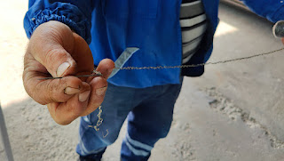 A needle and twine to join the netting together