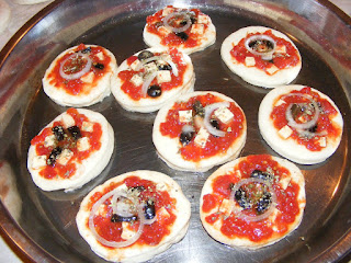 retete pizza, reteta mini pizza, preparare pizza, pizzerie, retete culinare, retete de post, retete de mancare, 