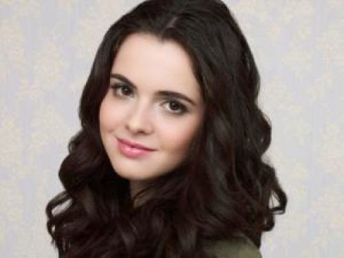 Interview Vanessa Marano Previews Switched At Birth Fall Season