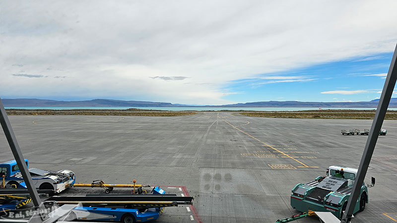 O Aeroporto de El Calafate fica às margens do Lago Argentino