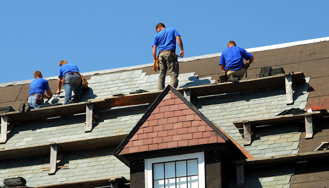 on-site roofing crew