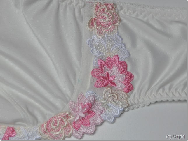 bra side detail
