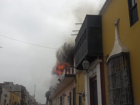 Fotos y videos del incendio de casona histórica en Trujillo