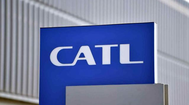 أعلنت شركة CATL عن بطارية جديدة بمدى يزيد عن 620 ميلاً وشحن سريع