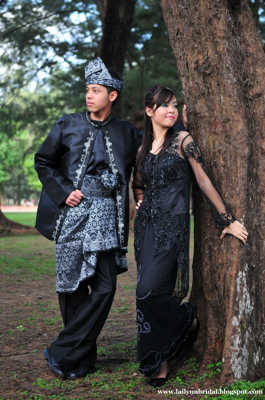  KOLEKSI BAJU PENGANTIN HITAM PUTIH 