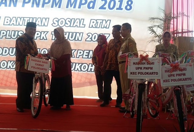 BUPATI SERAHKAN BANTUAN SOSIAL RTM (RUMAH TANGGA MISKIN)