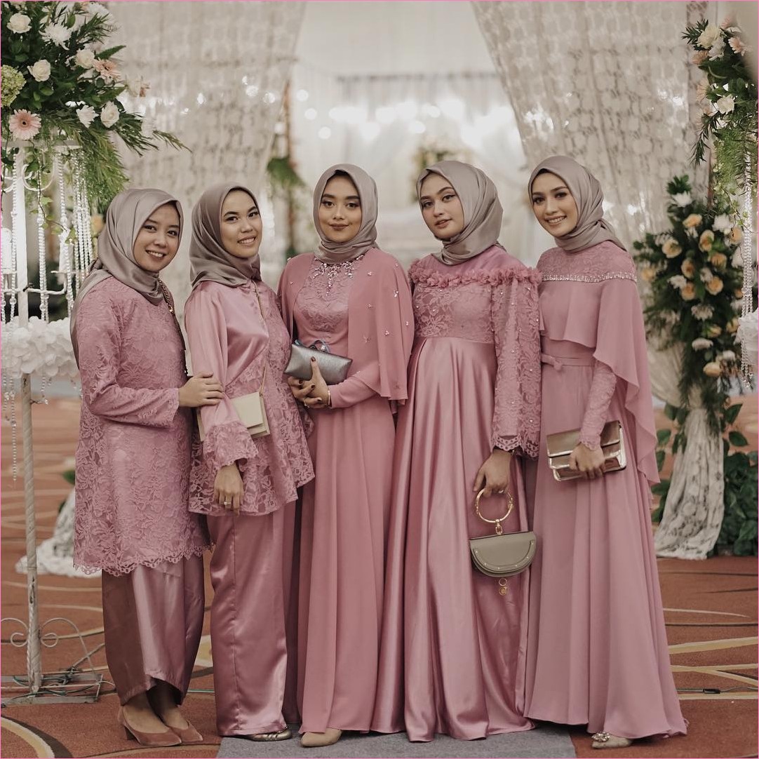 Outfit Baju  Bridesmaid  Berhijab Ala Selebgram 2019
