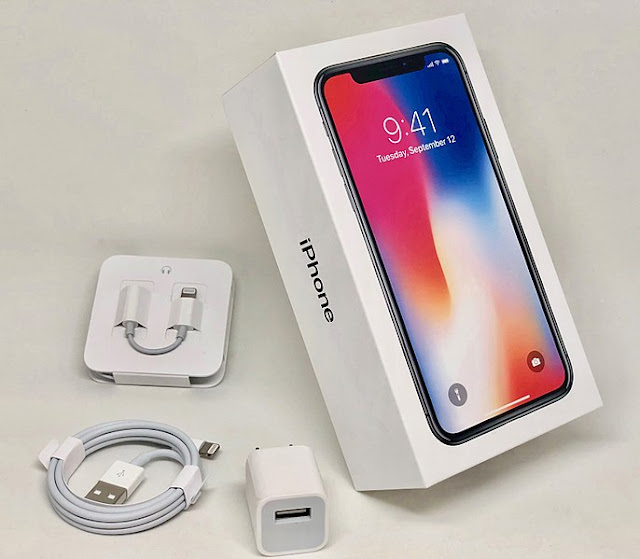 https://commons.wikimedia.org/wiki/File:Apple_iPhone_X_packaging_and_included_accessories_(4911).jpg