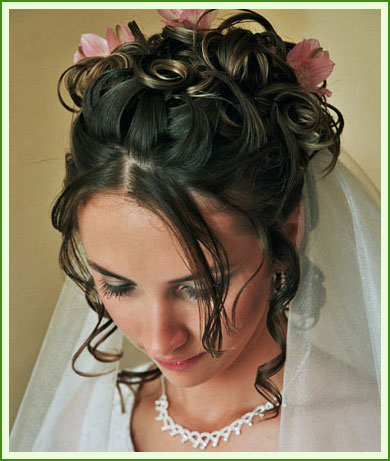 There are many gorgeous wedding hairstyles to choose among.