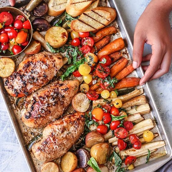 The convenience and simplicity of this chicken dinner makes it extra awesome. This sheet pan bruschetta chicken is fast, family-friendly, no-brainer dinner you need to make tonight! The best part, easy clean up. Change up the veggies throughout the... #bruschetta #bruschettachicken #chicken