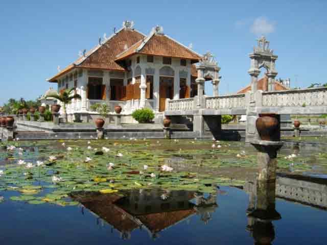 Taman Soekasada Ujung Karangasem: Arsitektur Taman 