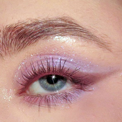 Maquillaje de ojos coquette lila