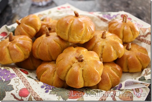 Pumpkin-buns4