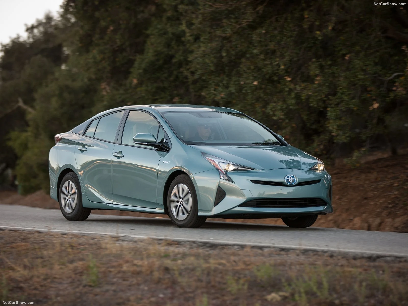 Hình ảnh xe ô tô Toyota Prius 2016 & nội ngoại thất