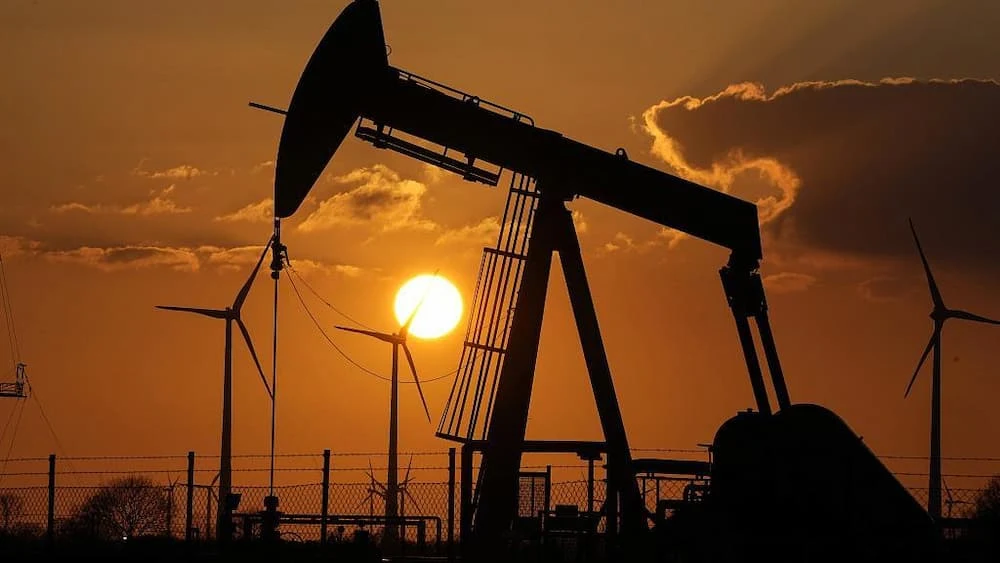أسعار النفط ترتفع مع تقييد روسيا للإنتاج وهجمات الطاقة المتبادلة