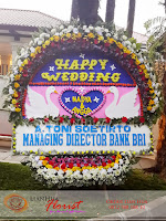 bunga papan pernikahan, bunga ucapan selamat, toko karangan bunga, toko bunga jakarta, toko bunga, florist jakarta, karangan bunga happy wedding bunga papan berukuran besar, karangan bunga terbesar, bunga papan full flower