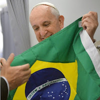 Foto do Papa Francisco com a Bandeira do Brasil