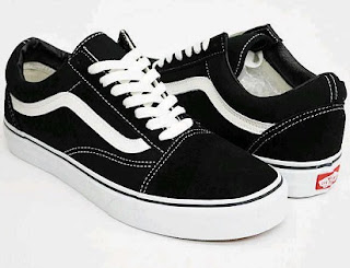  Sepatu Vans memang sangat nyaman dipakai sekaligus menambah tampilan Anda makin gaya Beberapa  Vans Old Skool Ori dan Kw Terbaru