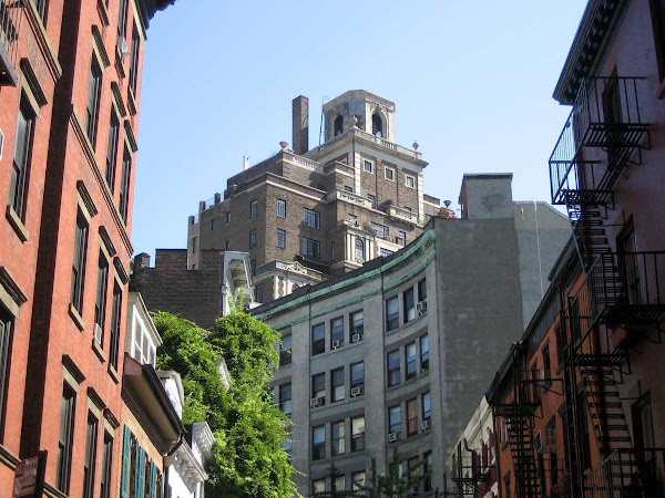 Unfolding View - From Waverly Pl. up Gay St. to the top of 1 Christopher St.