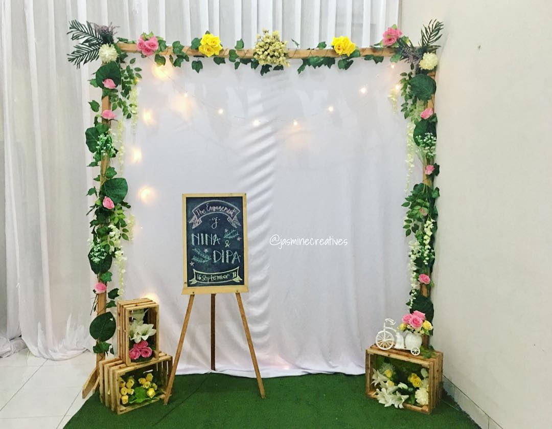 Dekorasi Backdrop Lamaran Modern Untuk Pasangan Ter-hits Dari Ainul Asghary - Wedding Organizer ...