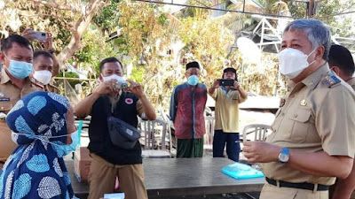 Peduli Korban Kebakaran Di Mattombong, Bupati Pinrang Salurkan Bantuan