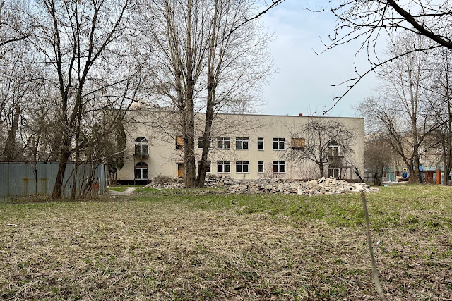 улица Яблочкова, дворы, бывшие ясли-сад № 683 завода «Борец»