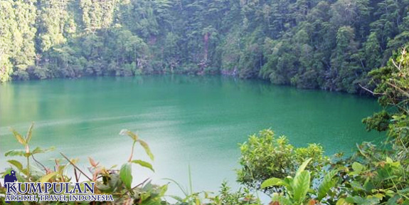 Danau Tolire di Ternate