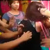 Video: Cô gái bị cắt tóc giữa chợ vì trộm điện thoại