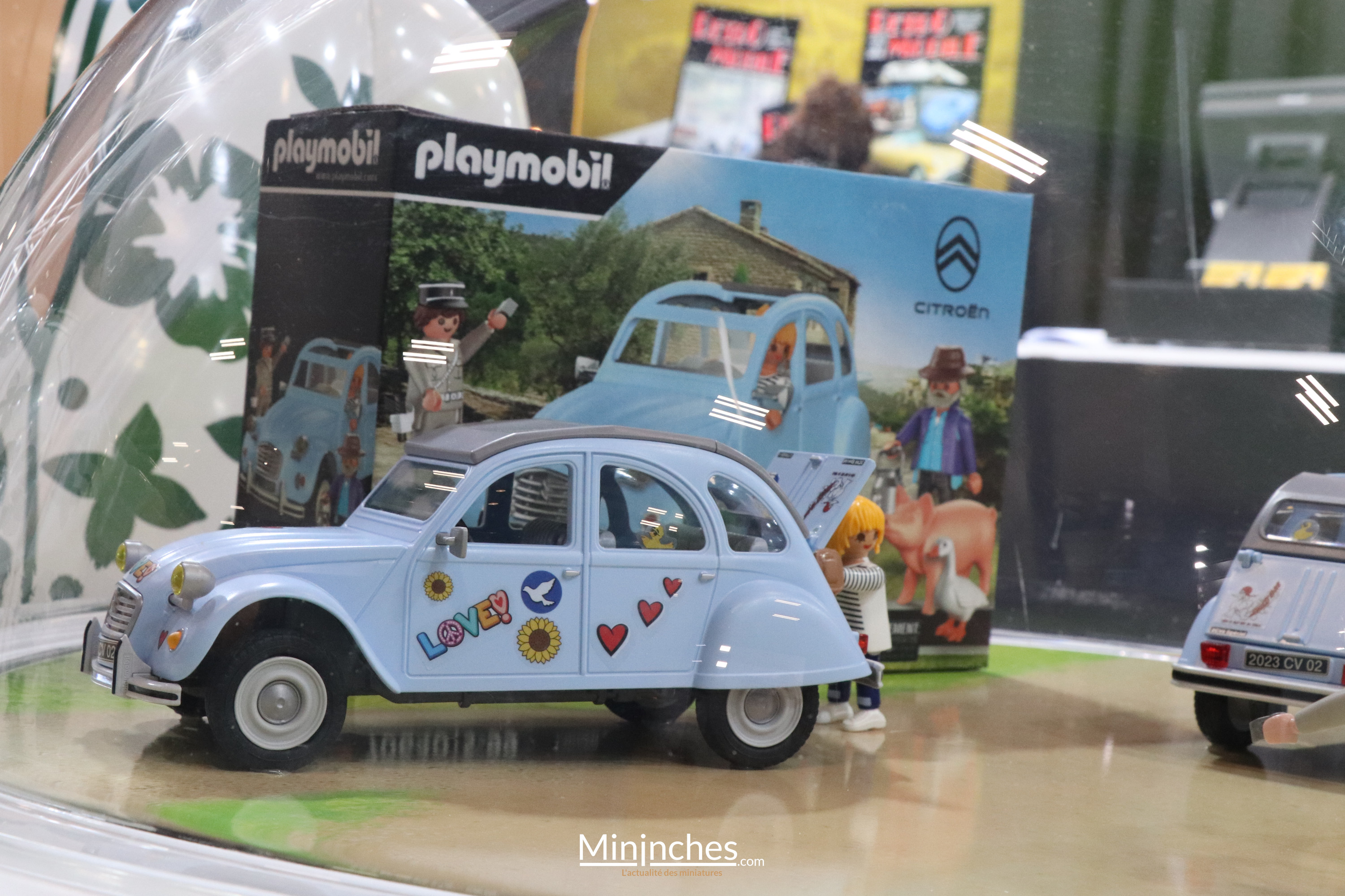 Citroën et Playmobil dévoilent une 2 CV miniature, un coffret pour petits  et grands