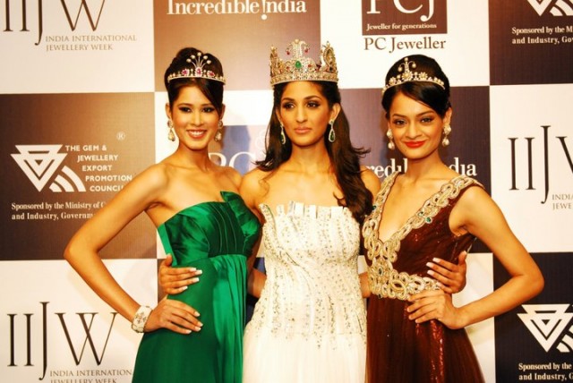 Miss Universe India 2011 Vasuki Sunkavalli displays a creation during the 