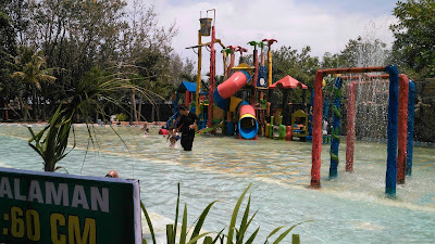 Water King kolam renang  Pantai Cahaya