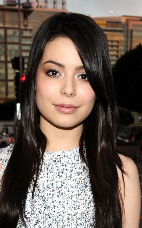 Miranda Cosgrove was spotted at the 2011 People's Choice Awards