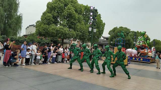 Disney heroes parade