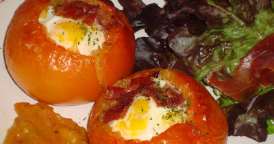 Tomates rellenos de huevo y jamón