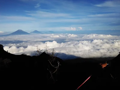 foto awan di gunung merbabu