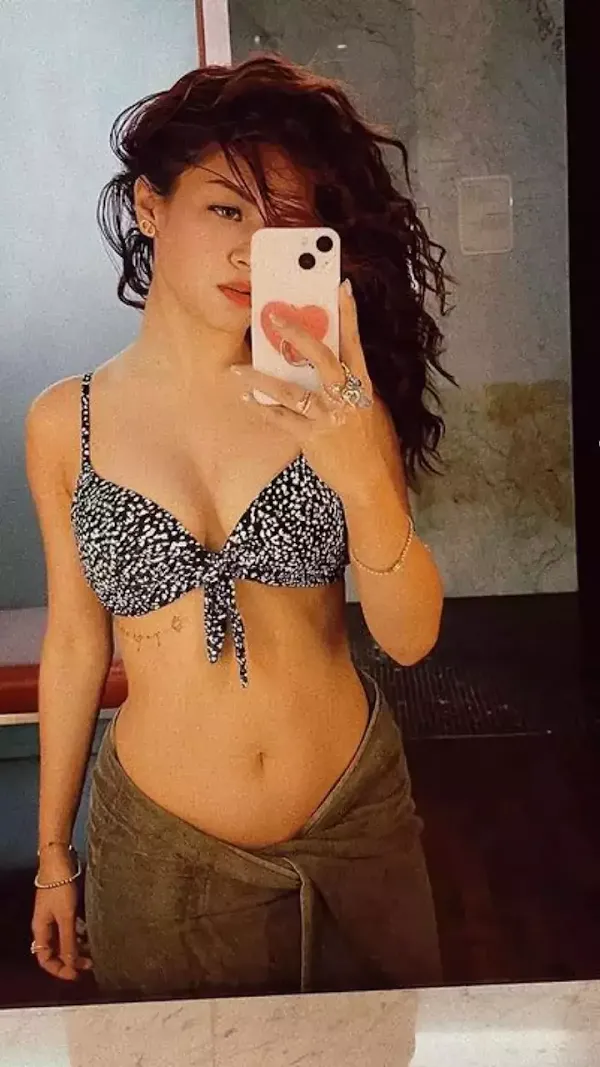 avneet kaur bikini towel selfie navel hot