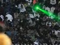 FOTO MALAYSIAN CHEAT LASER INDONESIA VS MALAYSIA FINAL AFF 2010 SINAR LASER HIJAU -