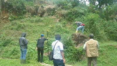 Pemerintahan Desa Bantarkaret Kecamatan Nanggung Bersama BPN Melakukan Pengukuran Lokasi Lahan, Untuk Relokasi Korban Bencana.