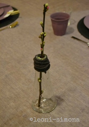 Fiori-pesco-bottiglietta-vetro