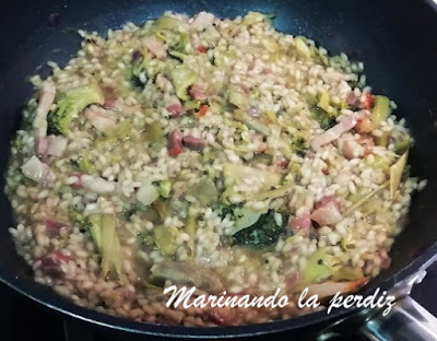 Arroz estilo risotto con alcachofas y brócoli